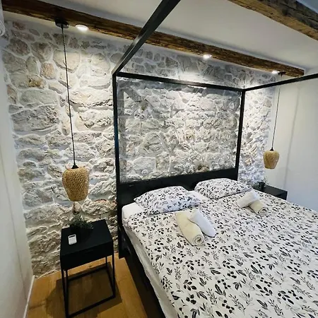 Bell Tower House 노비비노돌스키